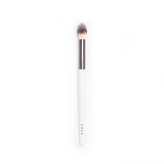 RÓEN Beauty Blend + Crease Brush at Socialite Beauty Canada